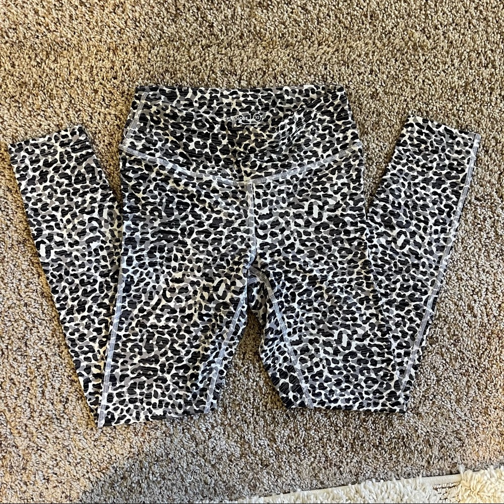 Outdoor Voices 7/8 flex legging in leopard Sz XS